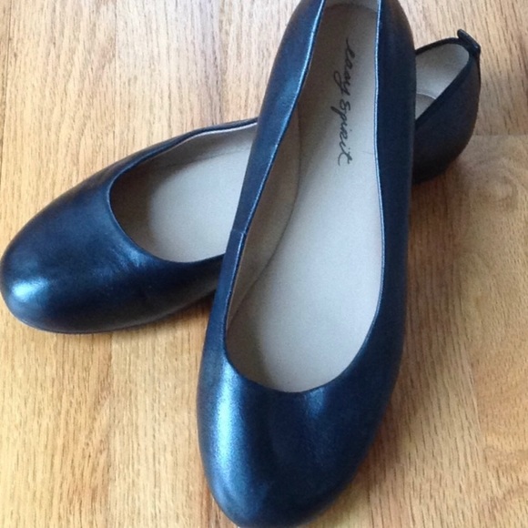 easy spirit black flats